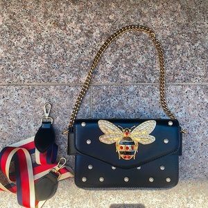 Bumble bee chain bag